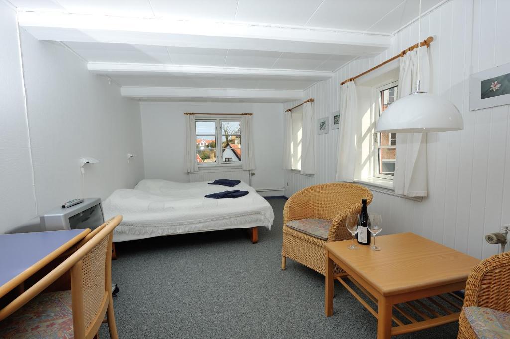 Hotel Gudhjem 3*